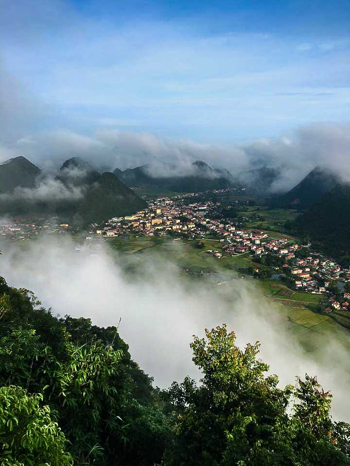 cloud on peak of Mount Na Lay