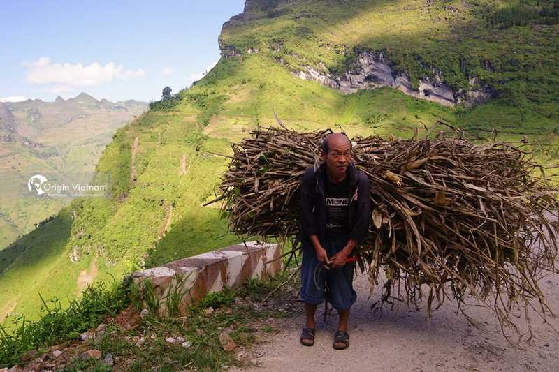 The local people on Ma Pi Leng pass