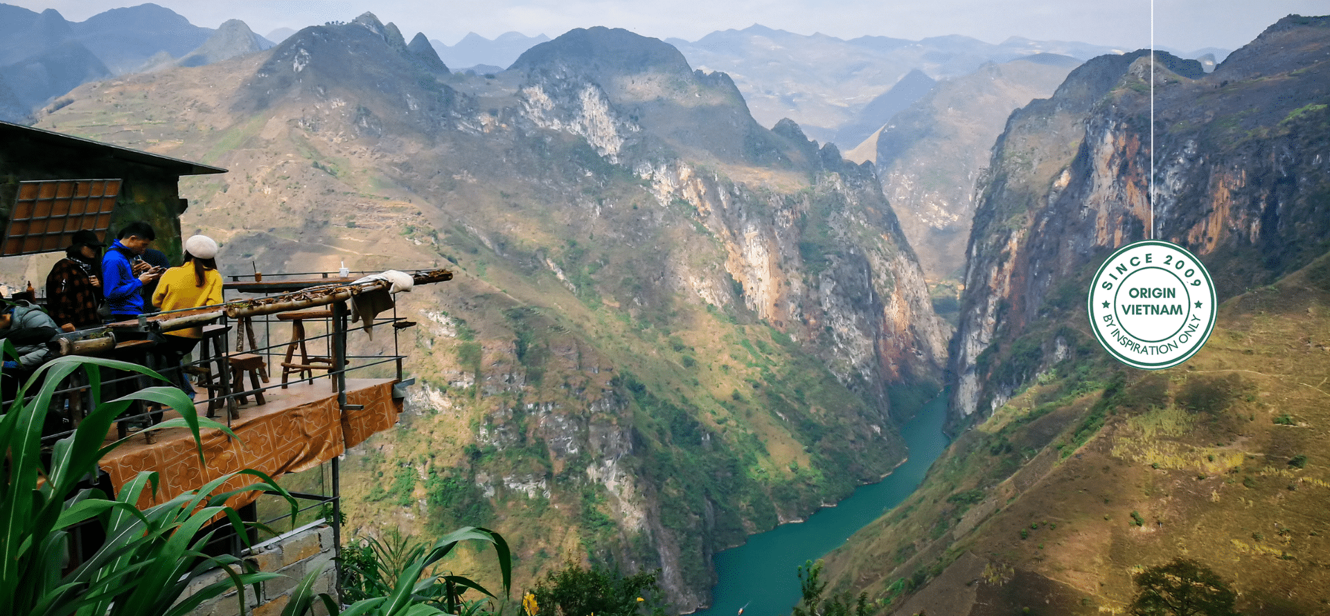 Ma Pi Leng Pass & Meo Vac Tours. The breathtaking panorama of Nho Que River and Tu San Canyon